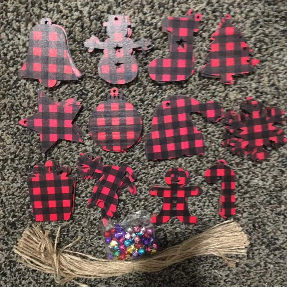 Wooden plaid Christmas ornaments set